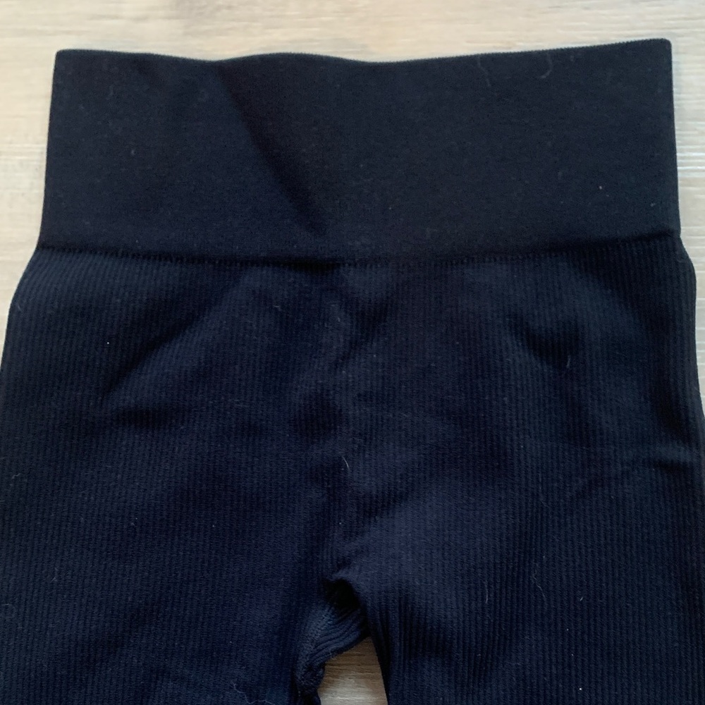 Women's Black Thick Ribbed Leggings and Sports Bra Unknown Brand - Picture 6 of 9
